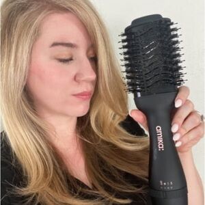 ⚡️limited time sale - Amika Blow Dryer Brush